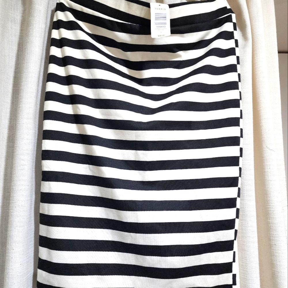 Torrid striped  skirt BRAND NEW